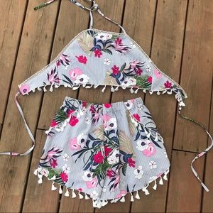 🎈Adorable Floral Short and Halter Set Medium ❤️